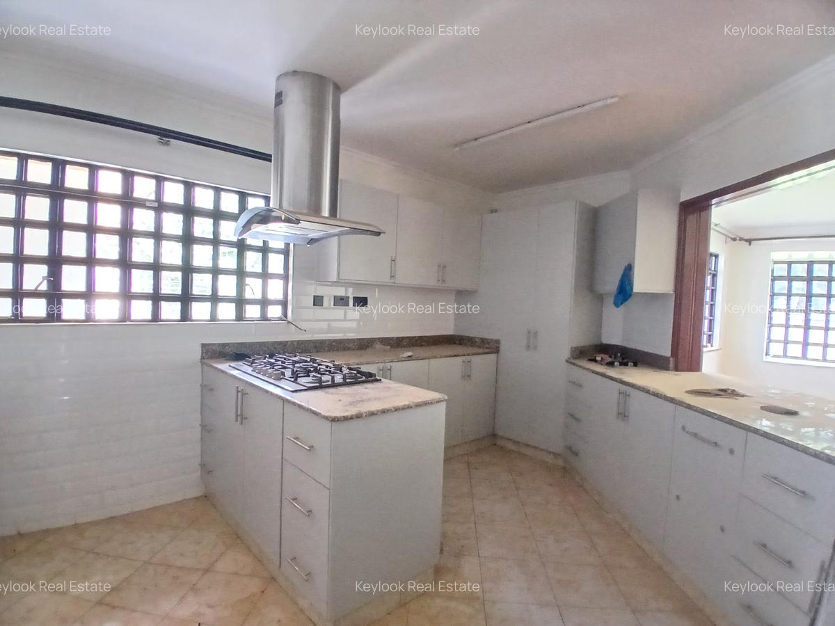 4 Bed House with En Suite at Lavington - 12