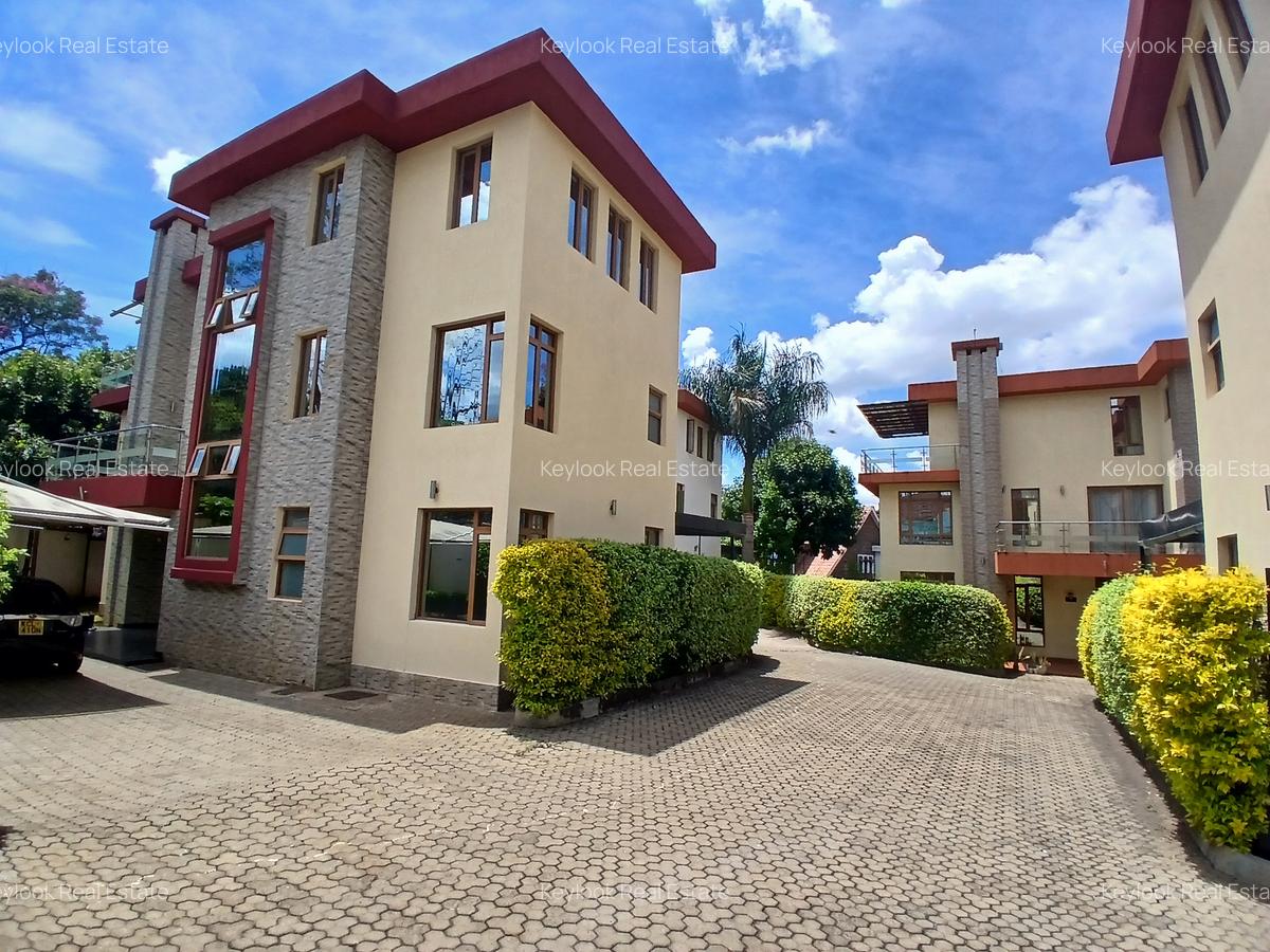 5 Bed Townhouse with En Suite at Lavington Green - 4
