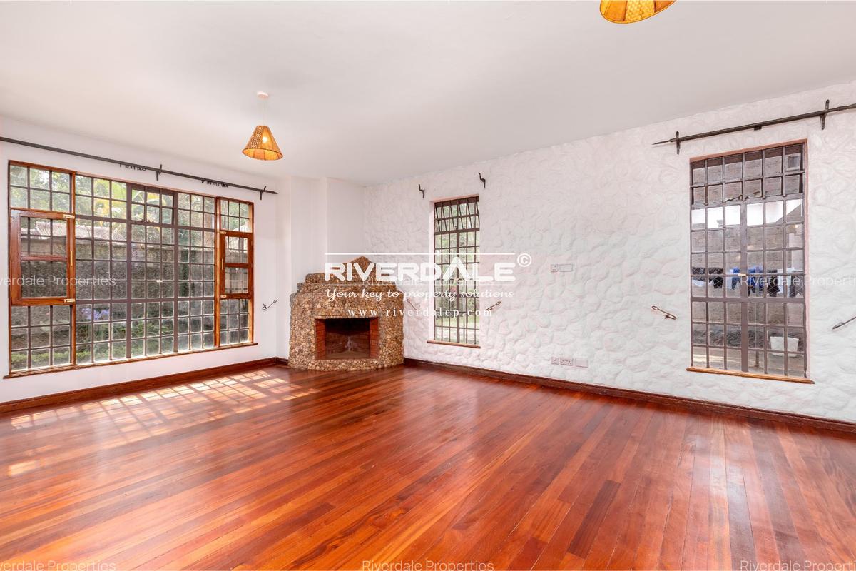 4 Bed Townhouse with En Suite in Westlands Area - 1