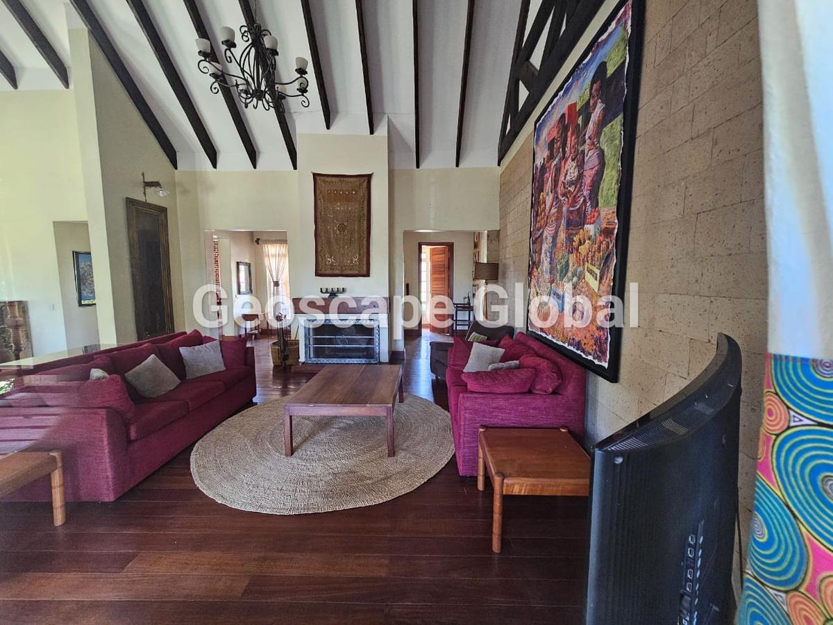 4 Bed House with En Suite in Runda - 14
