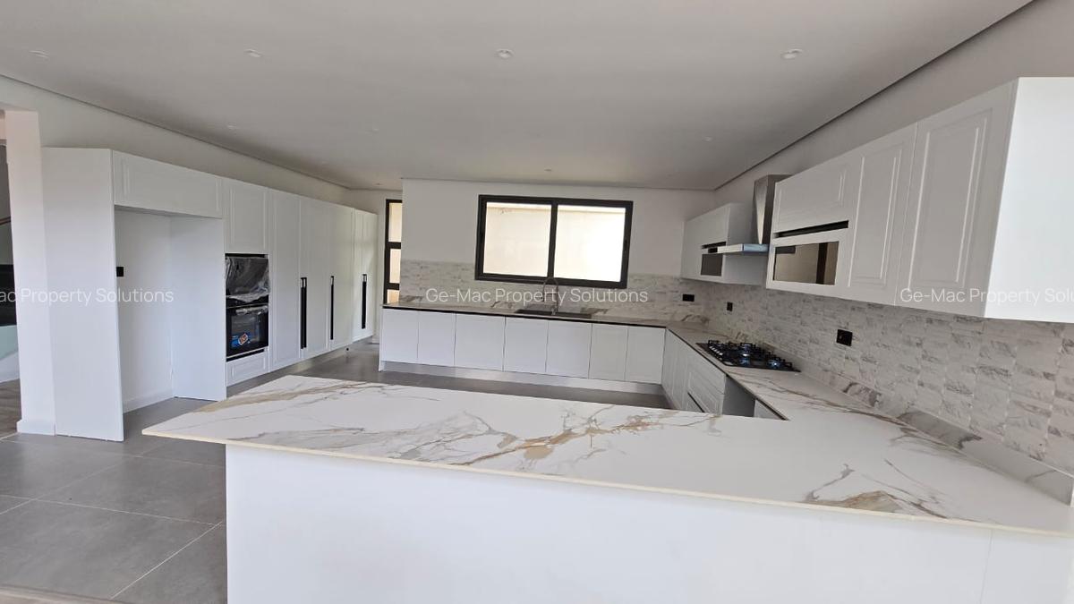 5 Bed Villa with En Suite in Lavington - 16