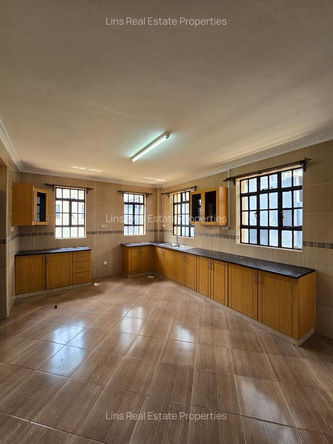 4 Bed Townhouse with En Suite in Lavington - 15