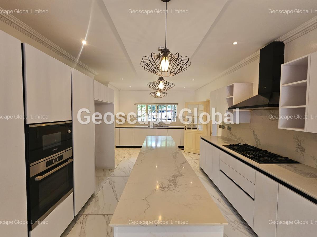 4 Bed House with En Suite in Lavington - 16