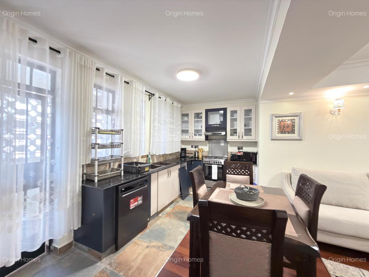 1 Bed House with En Suite in Lavington - 6