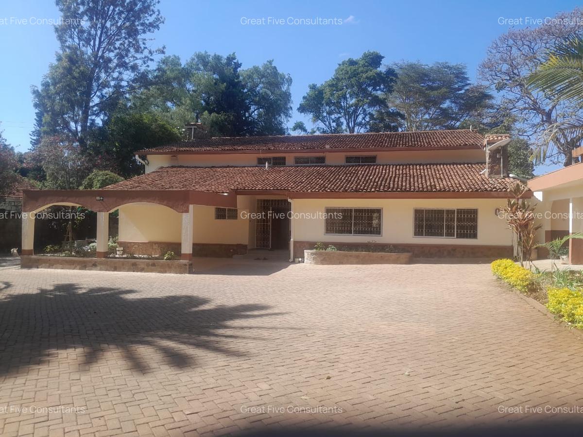 5 Bed Villa with En Suite in Nyari - 2