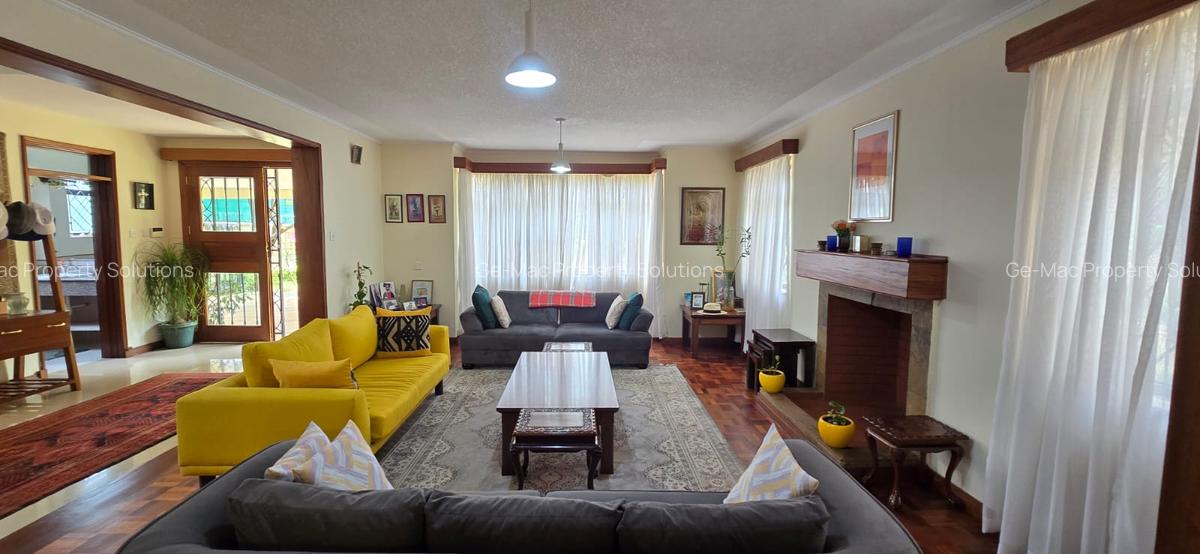 5 Bed House with En Suite in Lavington - 14