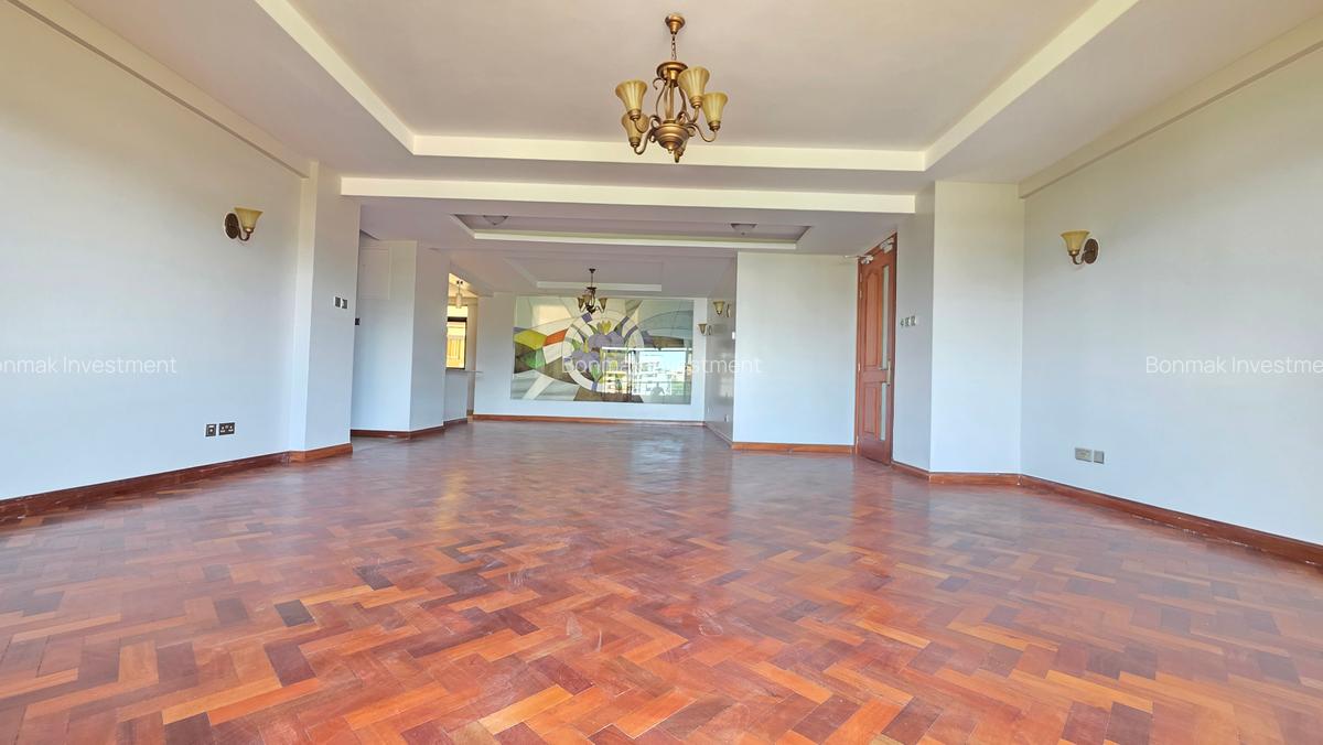 4 Bed Apartment with En Suite at Riverside Drive - 5