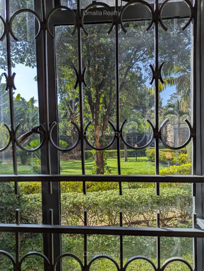 5 Bed House with En Suite in Runda - 18