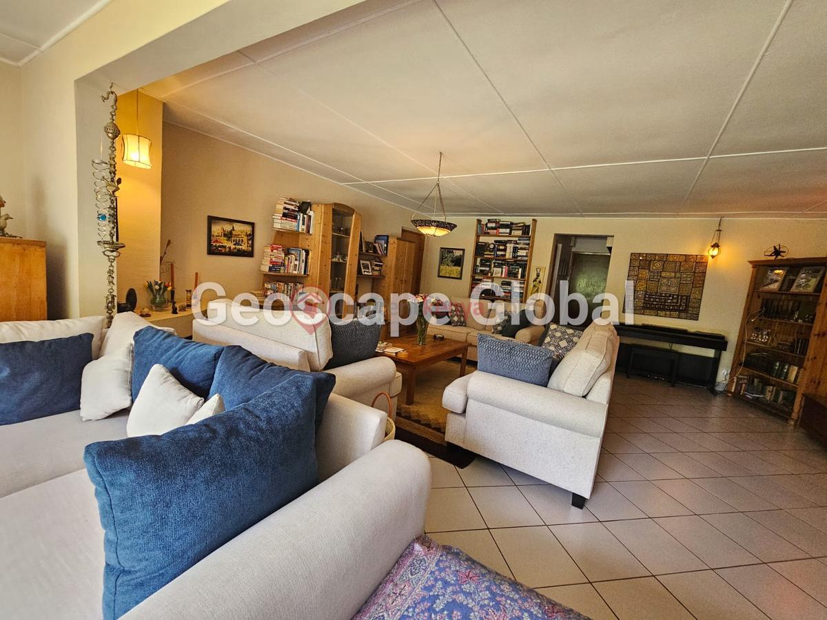 2 Bed House with En Suite in Rosslyn - 11