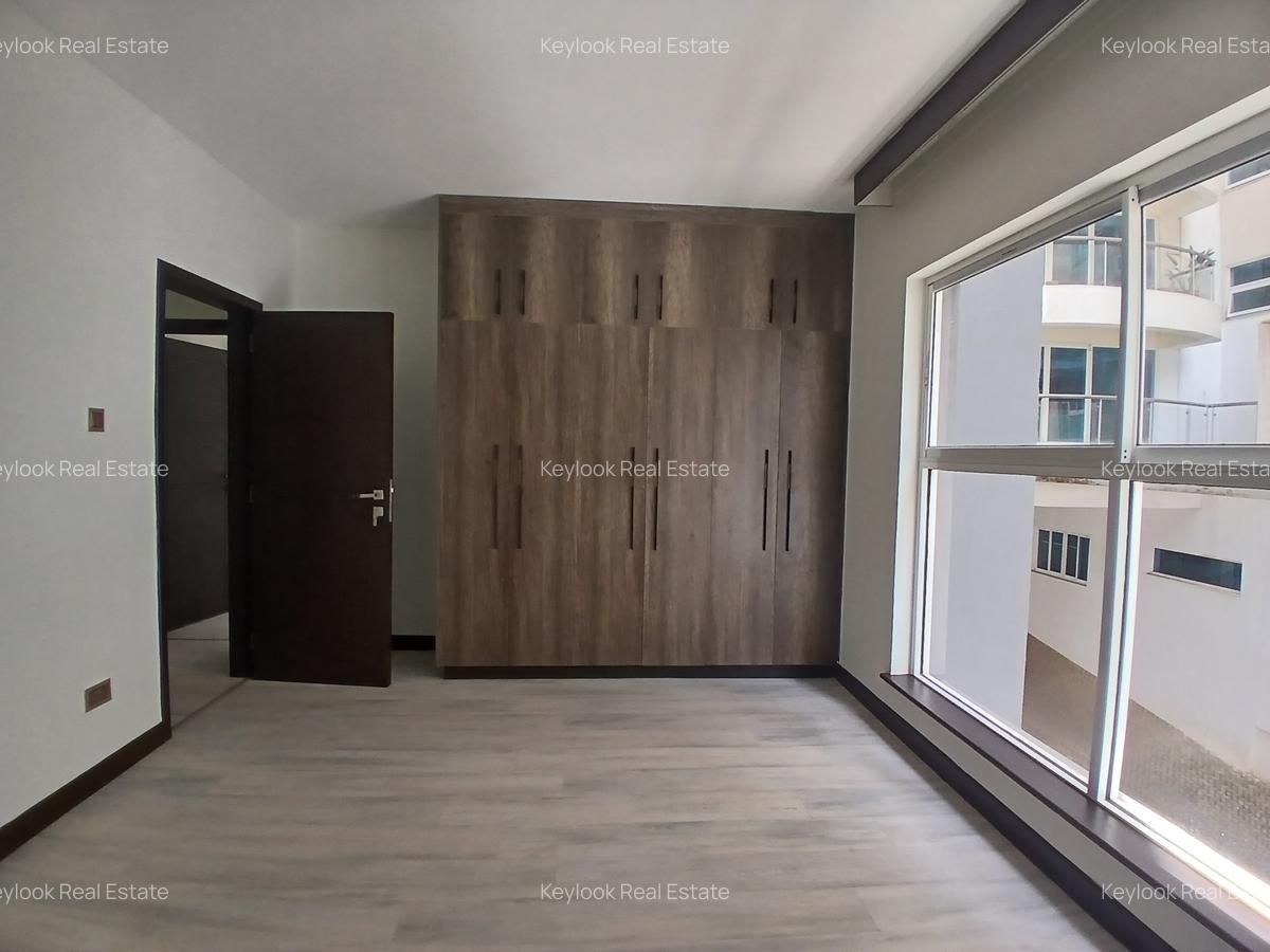 3 Bed Apartment with En Suite at Riverside Drive - 13