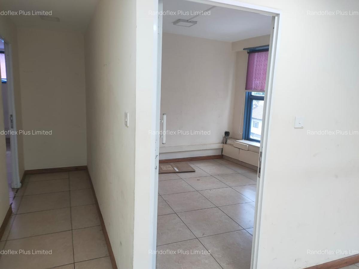 3,300 ft² Office with Backup Generator at Near Sarit Center - 8