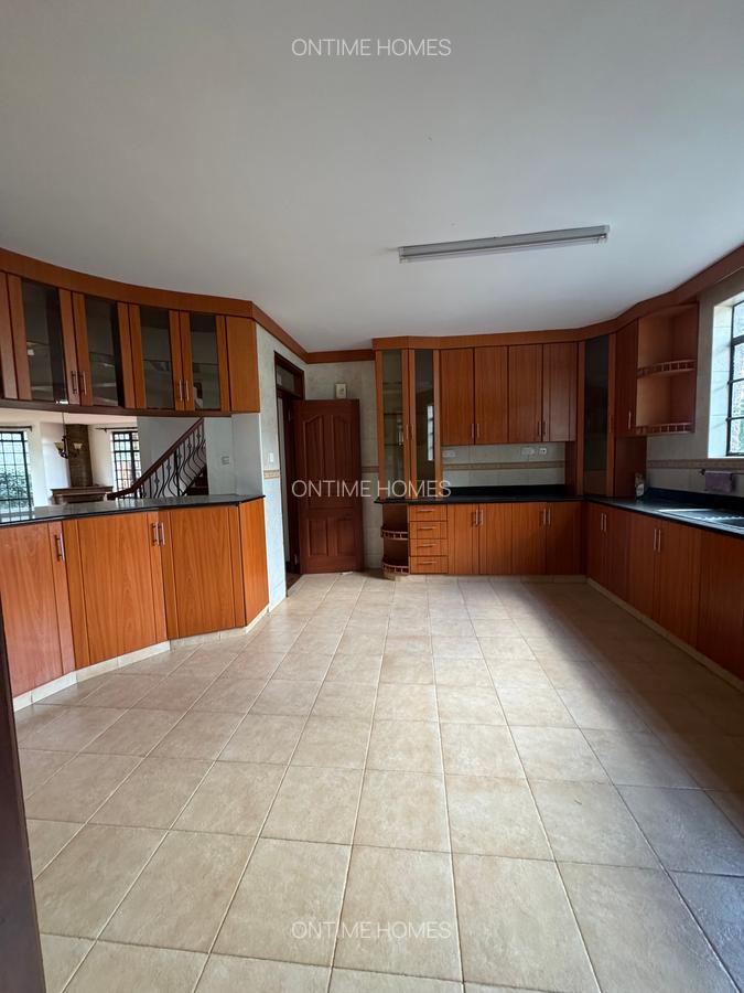 5 Bed Villa with En Suite in Lavington - 13