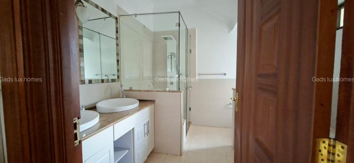 3 Bed Apartment with En Suite at Nyari - 11