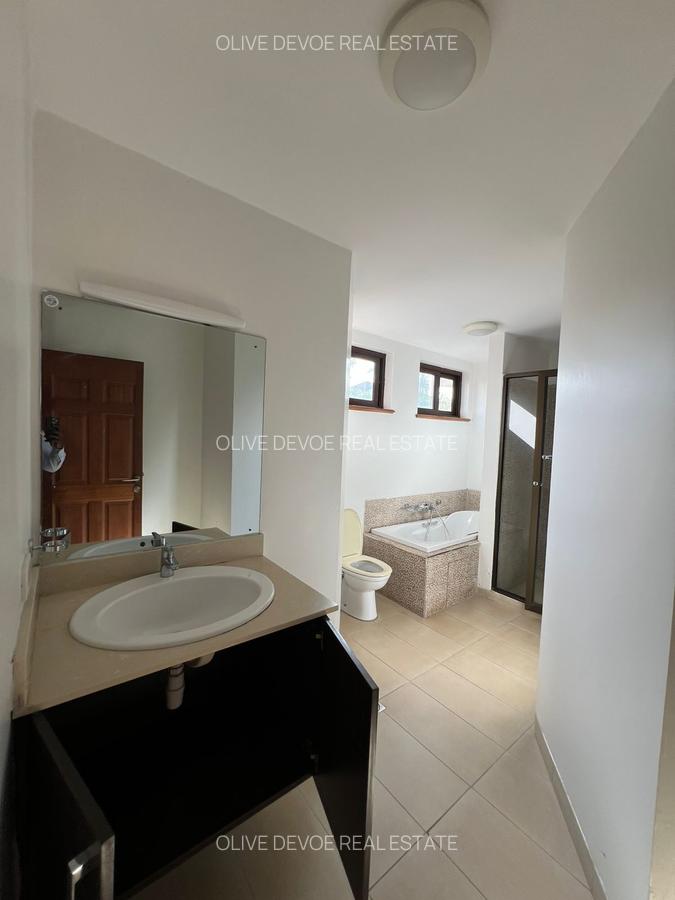 5 Bed Townhouse with En Suite in Lavington - 19