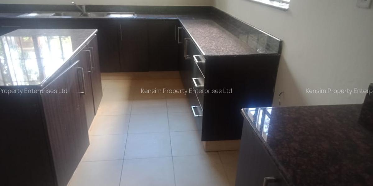 4 Bed Townhouse with En Suite in Runda - 5