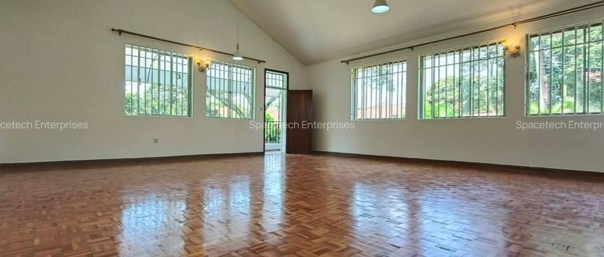 5 Bed House with En Suite in Nyari - 4
