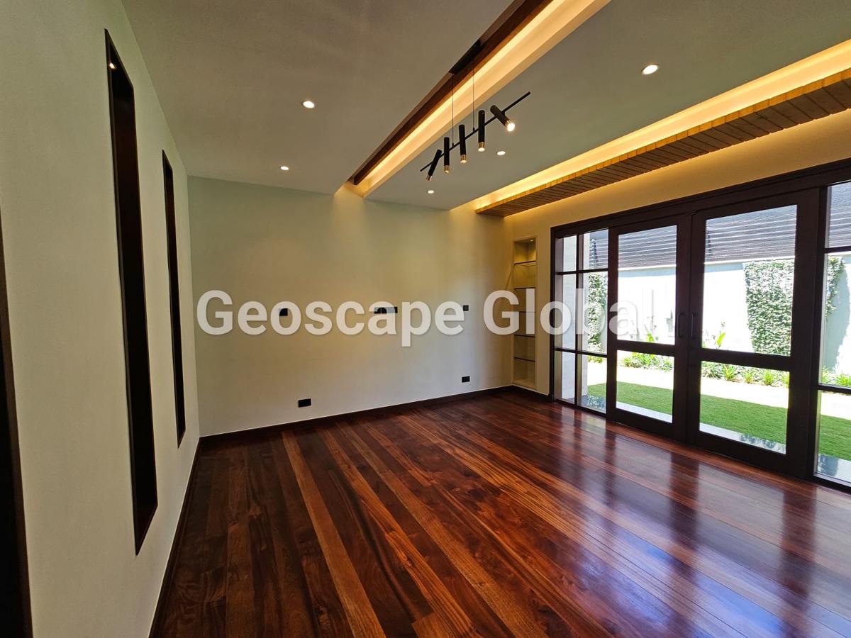5 Bed House with En Suite in Runda - 9