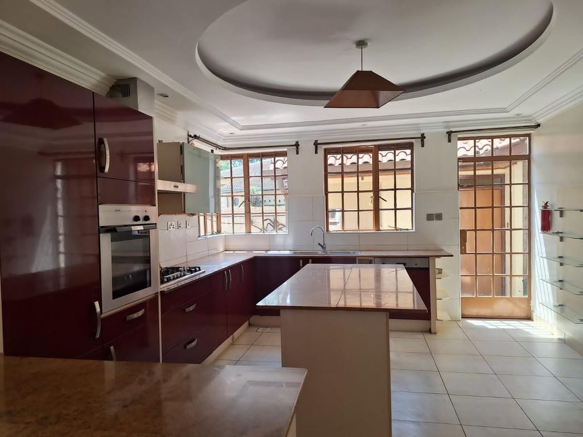 5 Bed Townhouse with En Suite in Lavington - 8