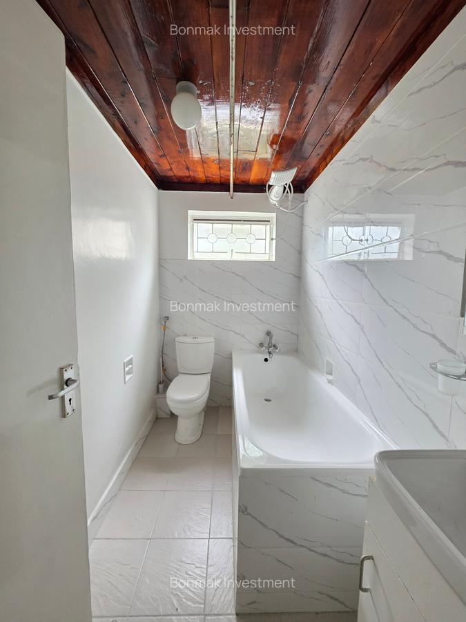 4 Bed House with En Suite at Lavington Green. - 17