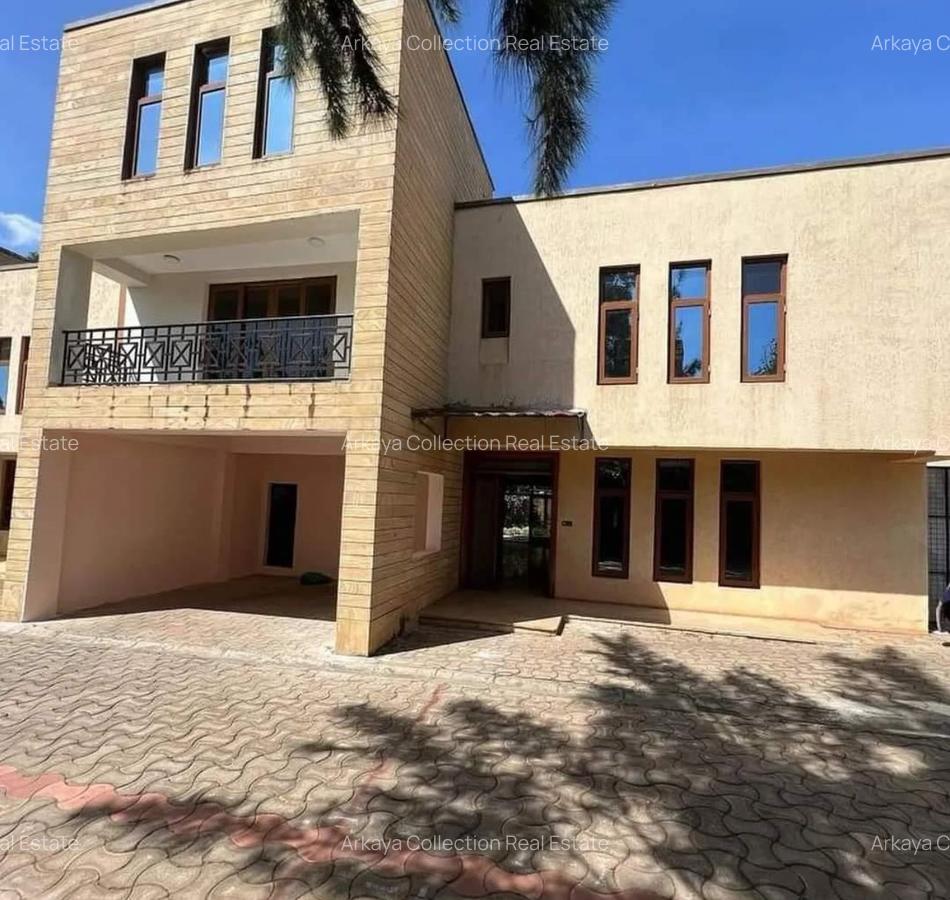 5 Bed Townhouse with En Suite in Lavington - 1