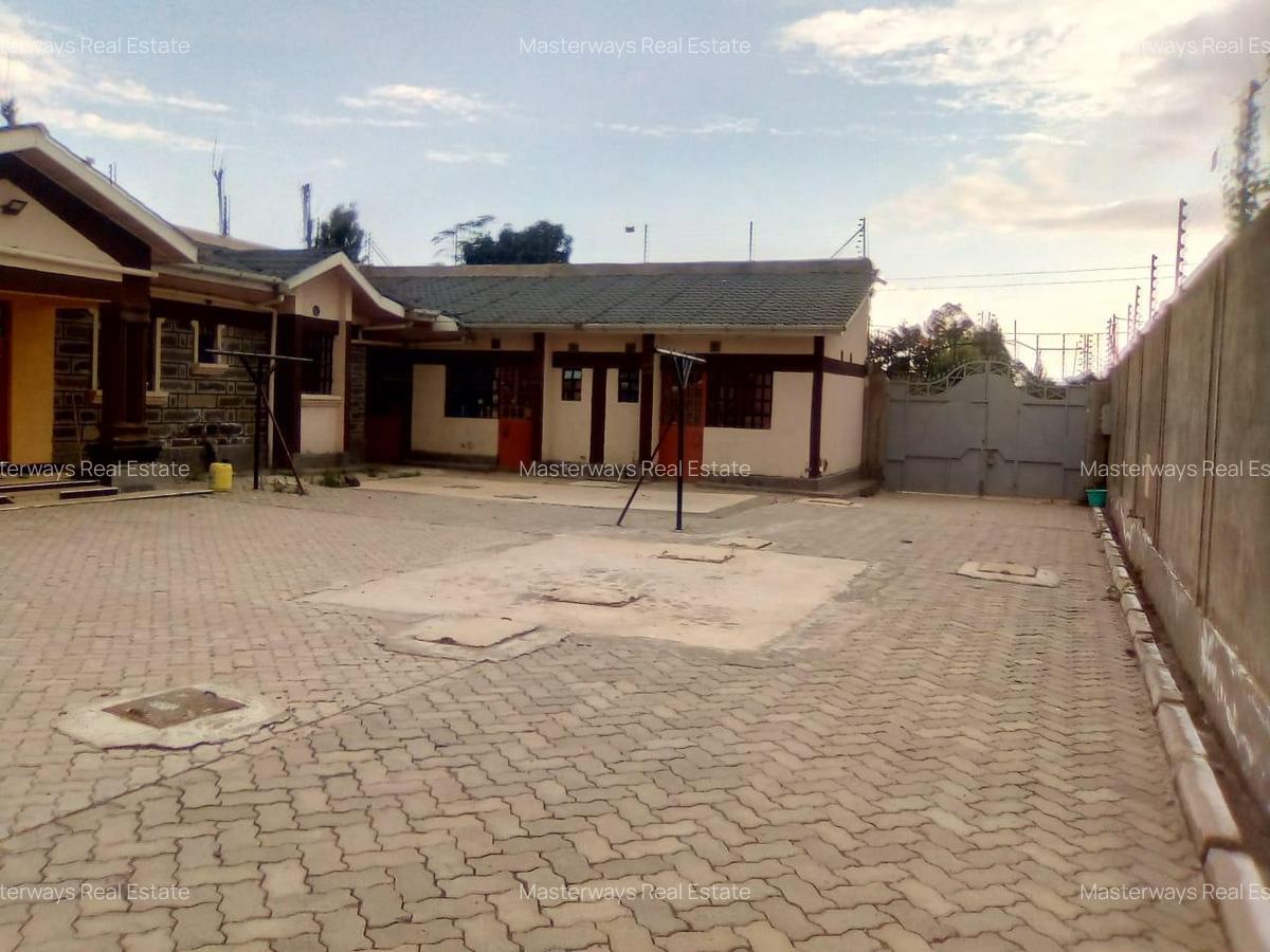 7 Bed House with En Suite at Lanet - 3