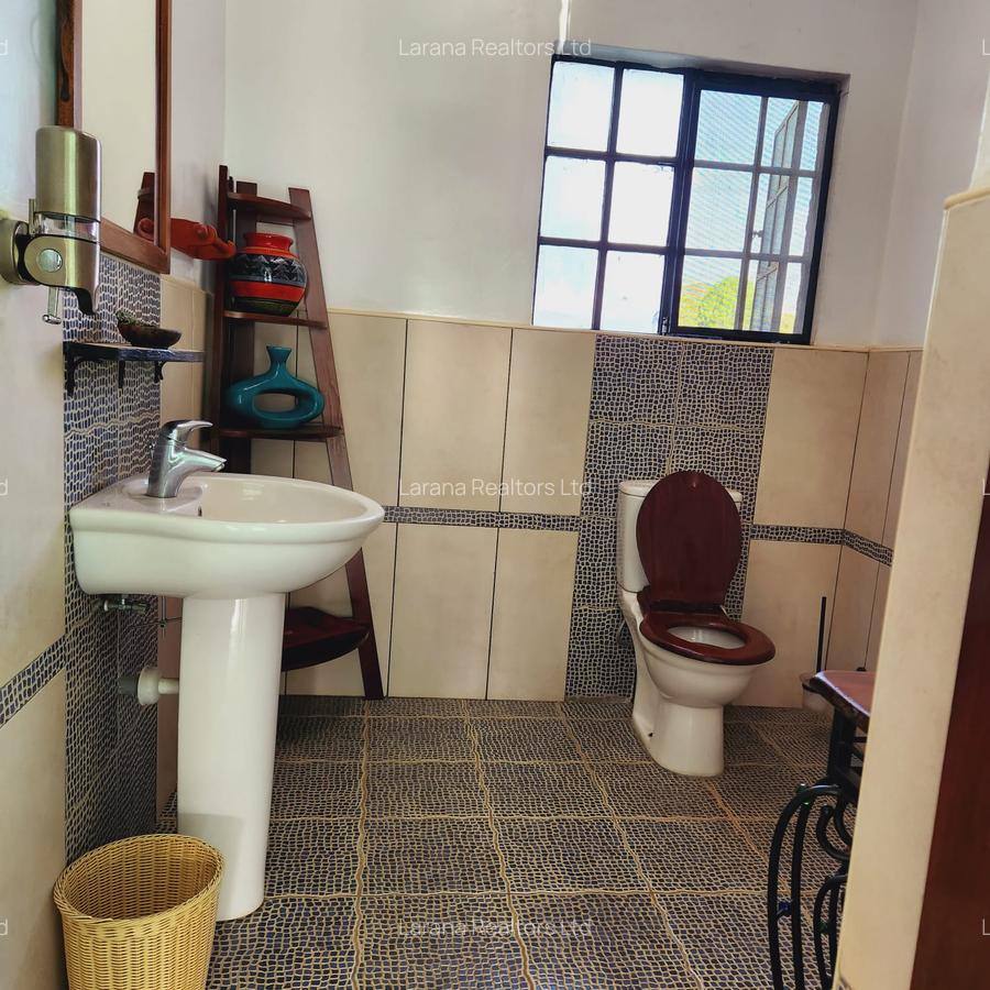 5 Bed House with En Suite at Hardy - 13