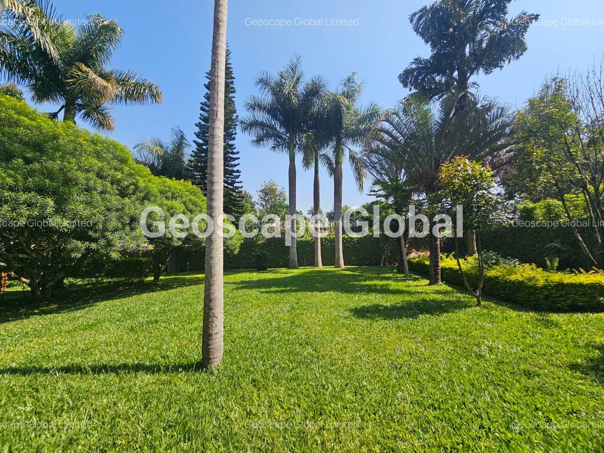 5 Bed House with En Suite in Runda - 1