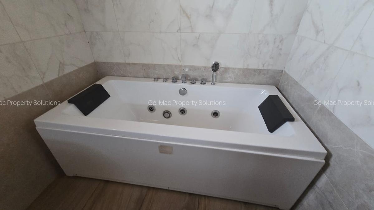 5 Bed House with En Suite in Nyari - 13