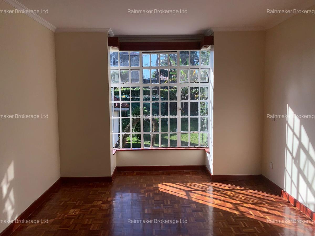 4 Bed House with En Suite in Rosslyn - 20