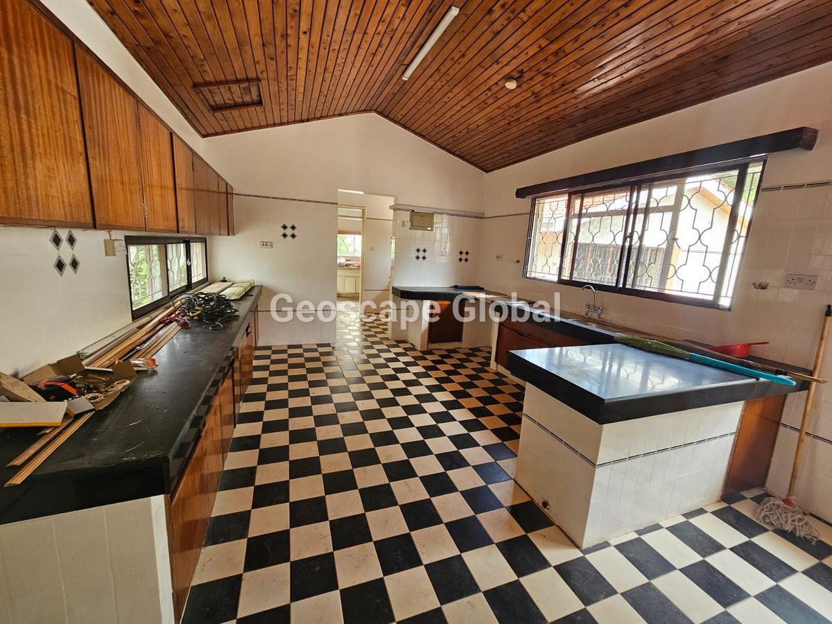 5 Bed House with En Suite in Gigiri - 16