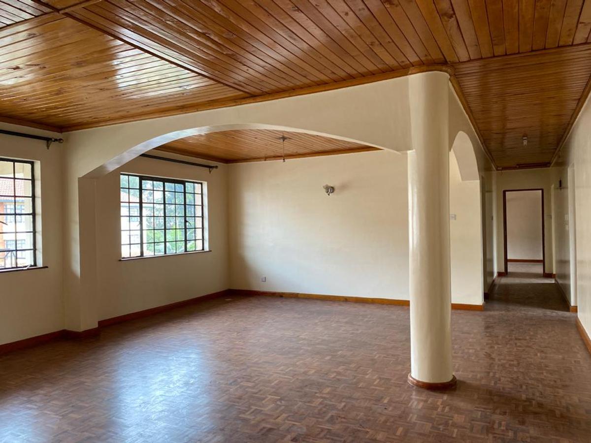 3 Bed Apartment with En Suite in Lavington - 5