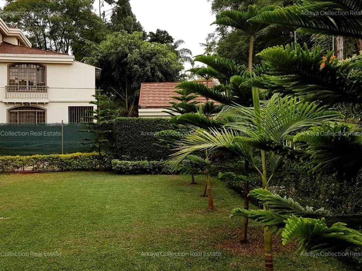 5 Bed House with Garden in Lavington - 3