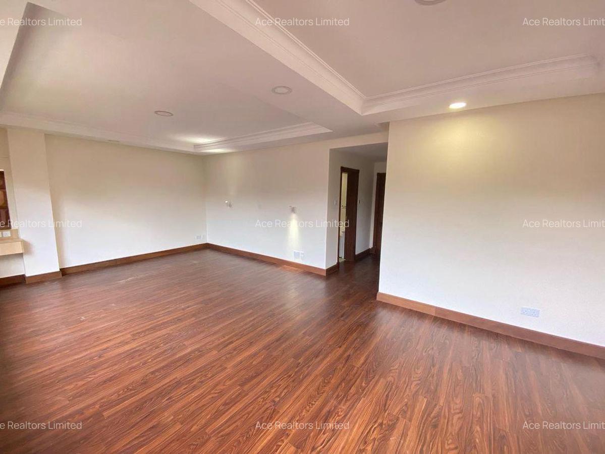 5 Bed House with En Suite at Spring Valley - 3