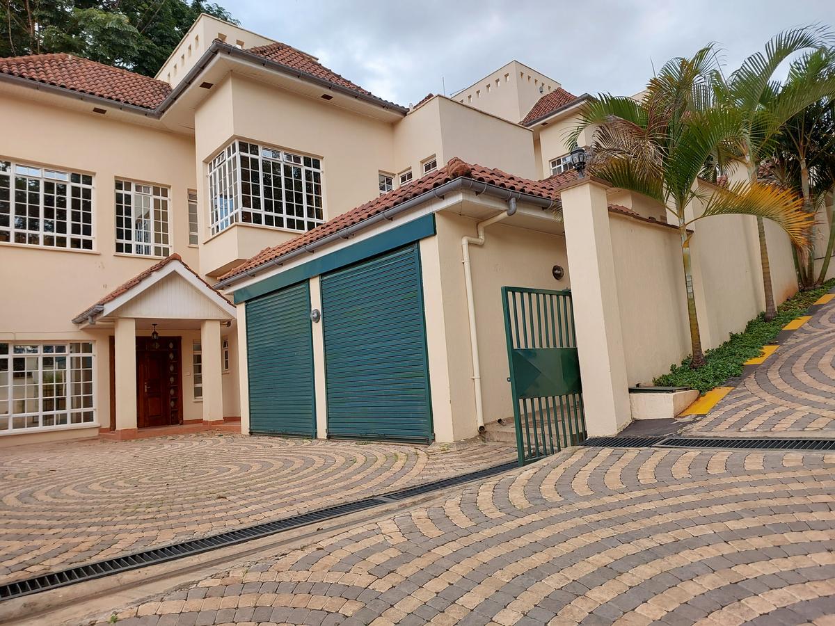 4 Bed Townhouse with En Suite in Kyuna - 2