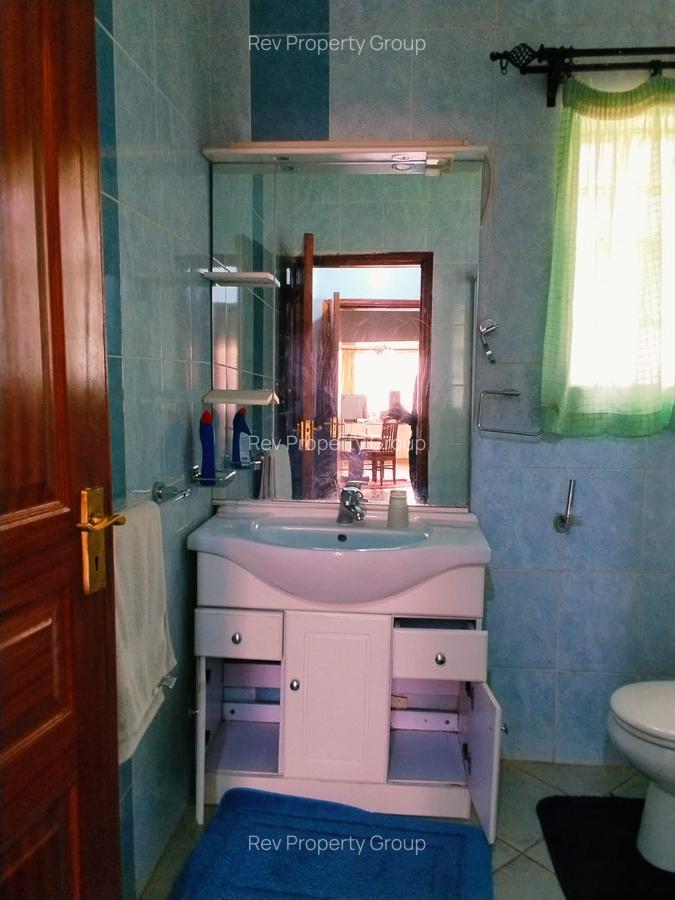 2 Bed House with En Suite in Rosslyn - 11