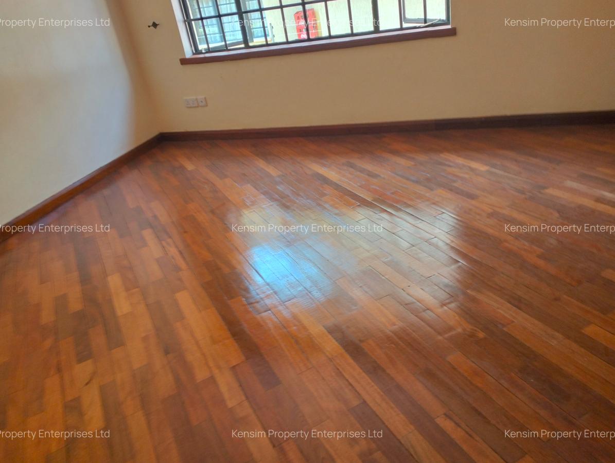 4 Bed Townhouse with En Suite in Lavington - 17