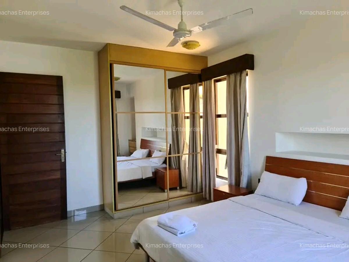 3 Bed Apartment with En Suite at Moyne Drive - 6