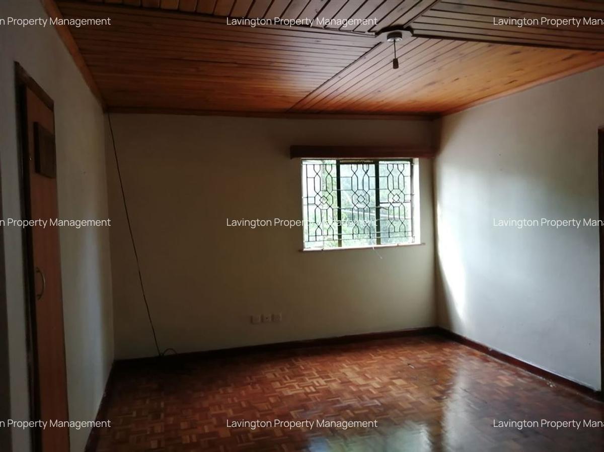 5 Bed House with En Suite at Lavington Green - 12