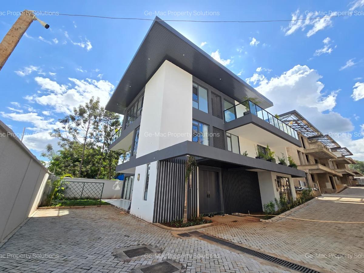 5 Bed Villa with En Suite in Lavington - 1