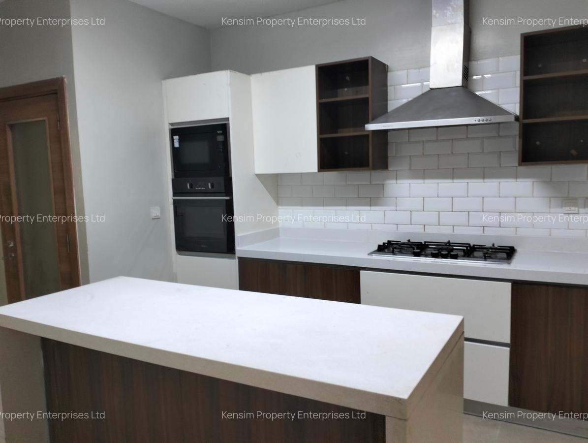 5 Bed Townhouse with En Suite in Lavington - 9