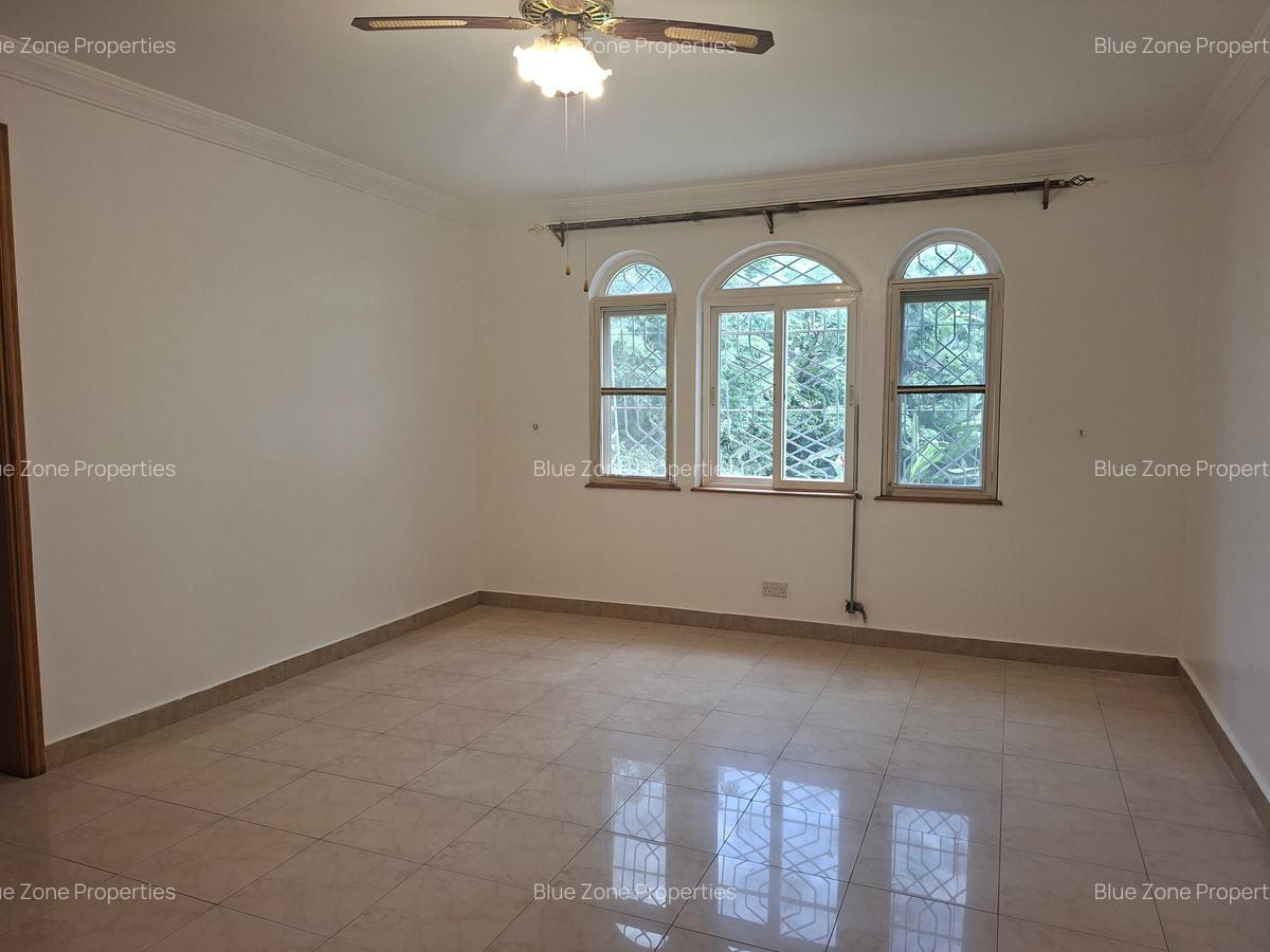 5 Bed House with En Suite at Off Glory Rd - 18