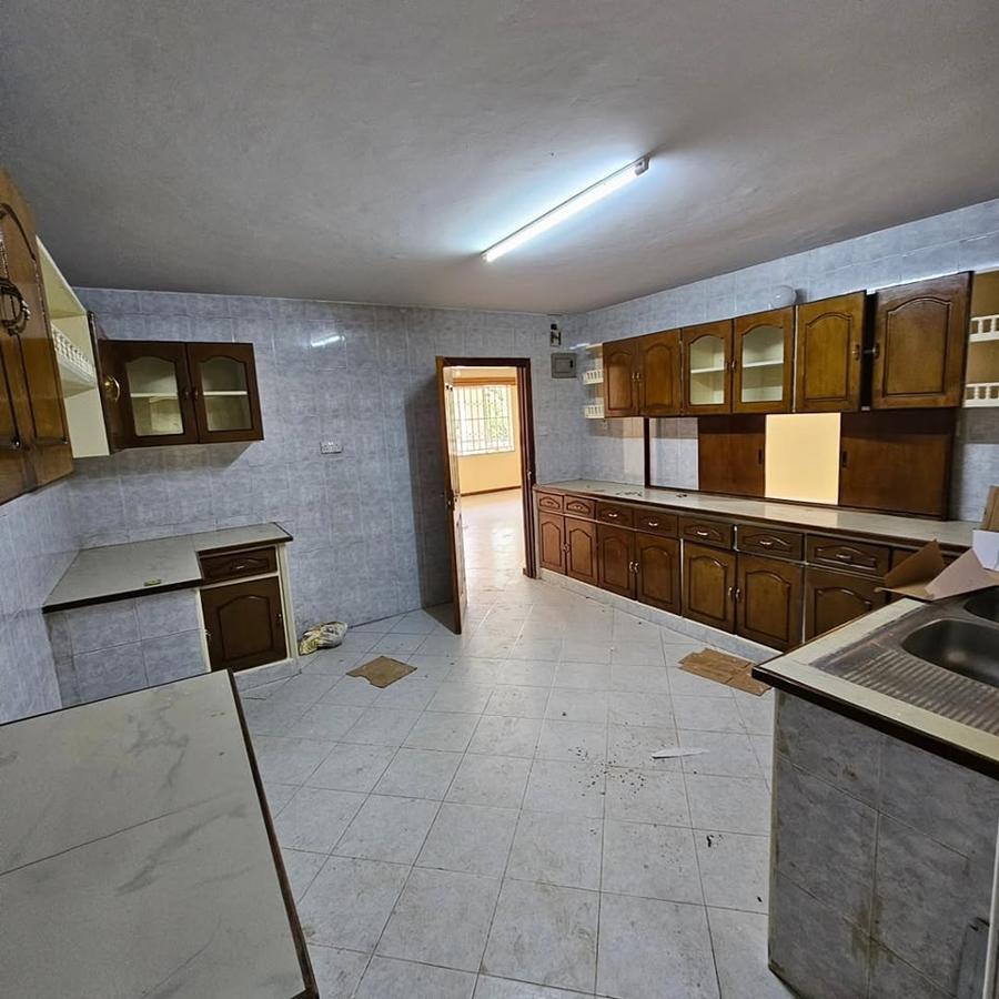 2 Bed Apartment with En Suite in Kilimani - 3