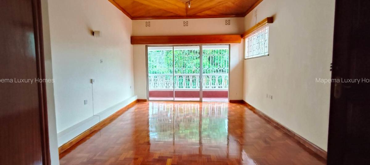 4 Bed House with En Suite at Rosslyn - 8