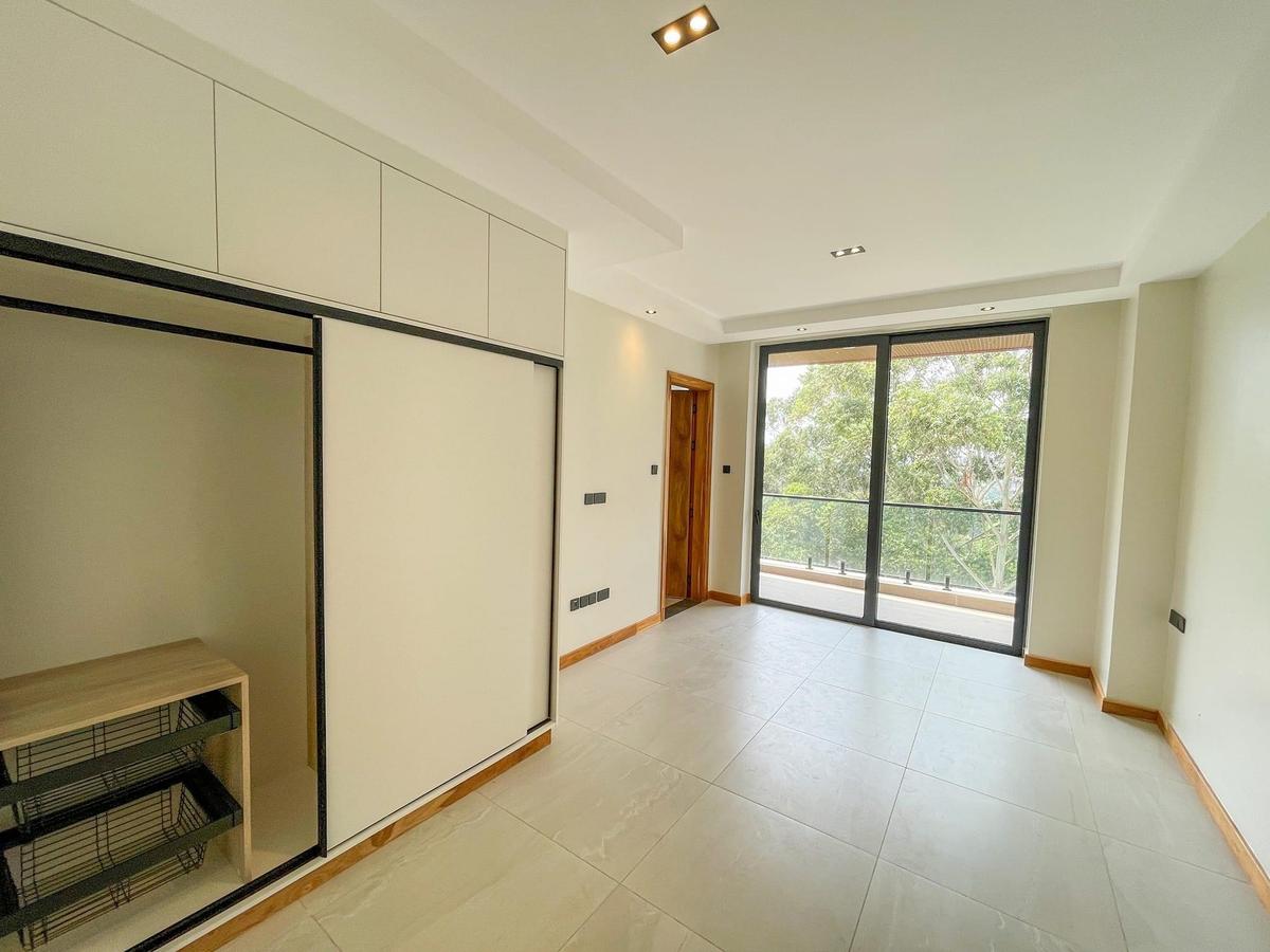 Furnished 3 Bed Apartment with En Suite in Spring Valley - 10