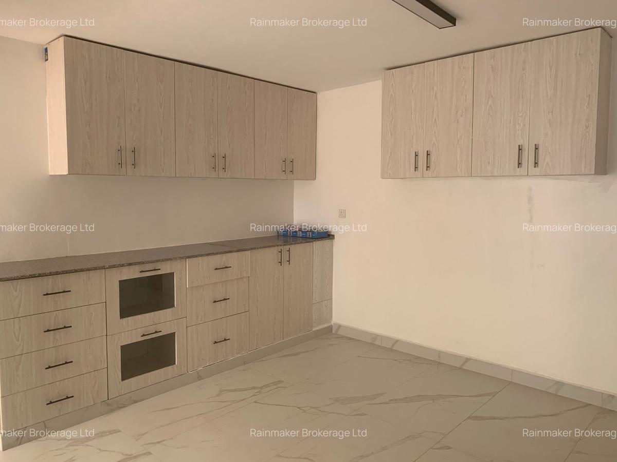 5 Bed House with En Suite in Nyari - 8