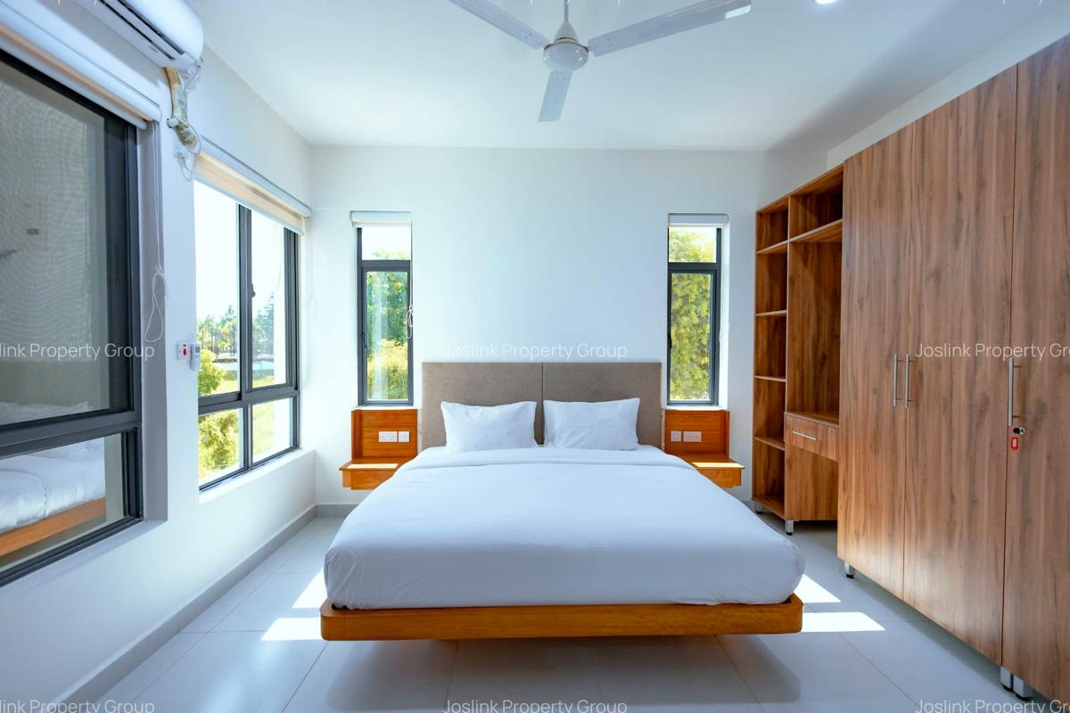 1 Bed Townhouse with En Suite at Greenwood Drive - 5