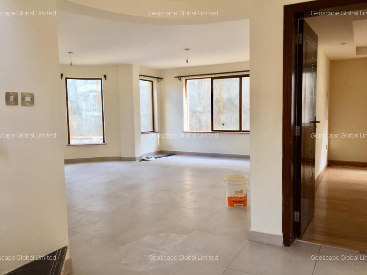 5 Bed House with En Suite in Spring Valley - 12