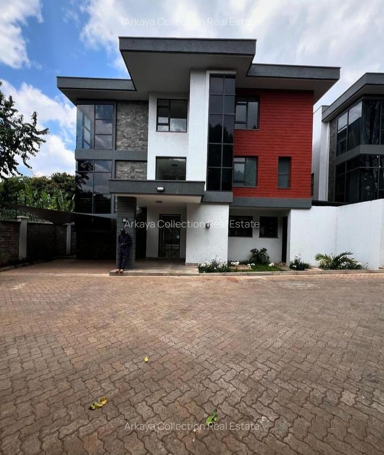 5 Bed House with En Suite in Lavington - 2