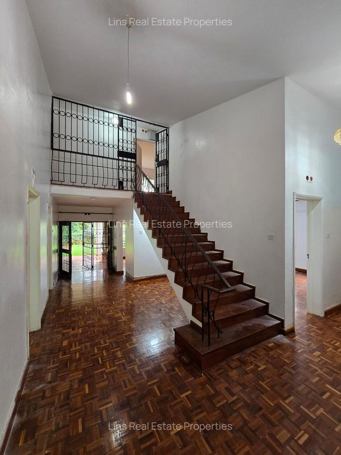 4 Bed House with En Suite in Hill View - 8