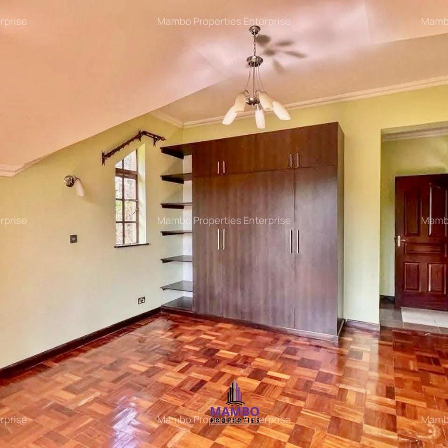 4 Bed Villa with En Suite at Rosslyn Lone Tree - 6